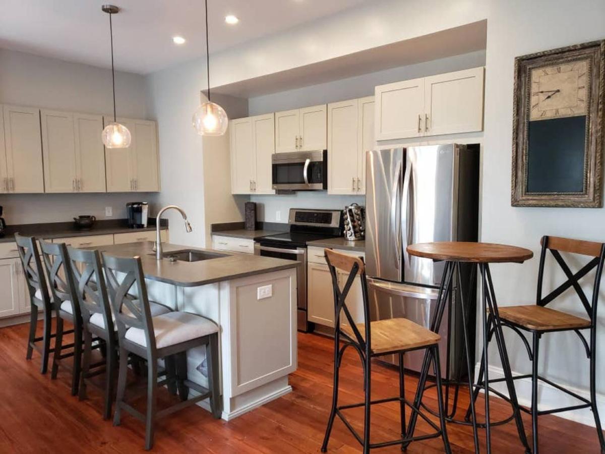 Newly Renovated 4 Bed 3 Bath And 2 Parking Spots Villa Savannah Buitenkant foto